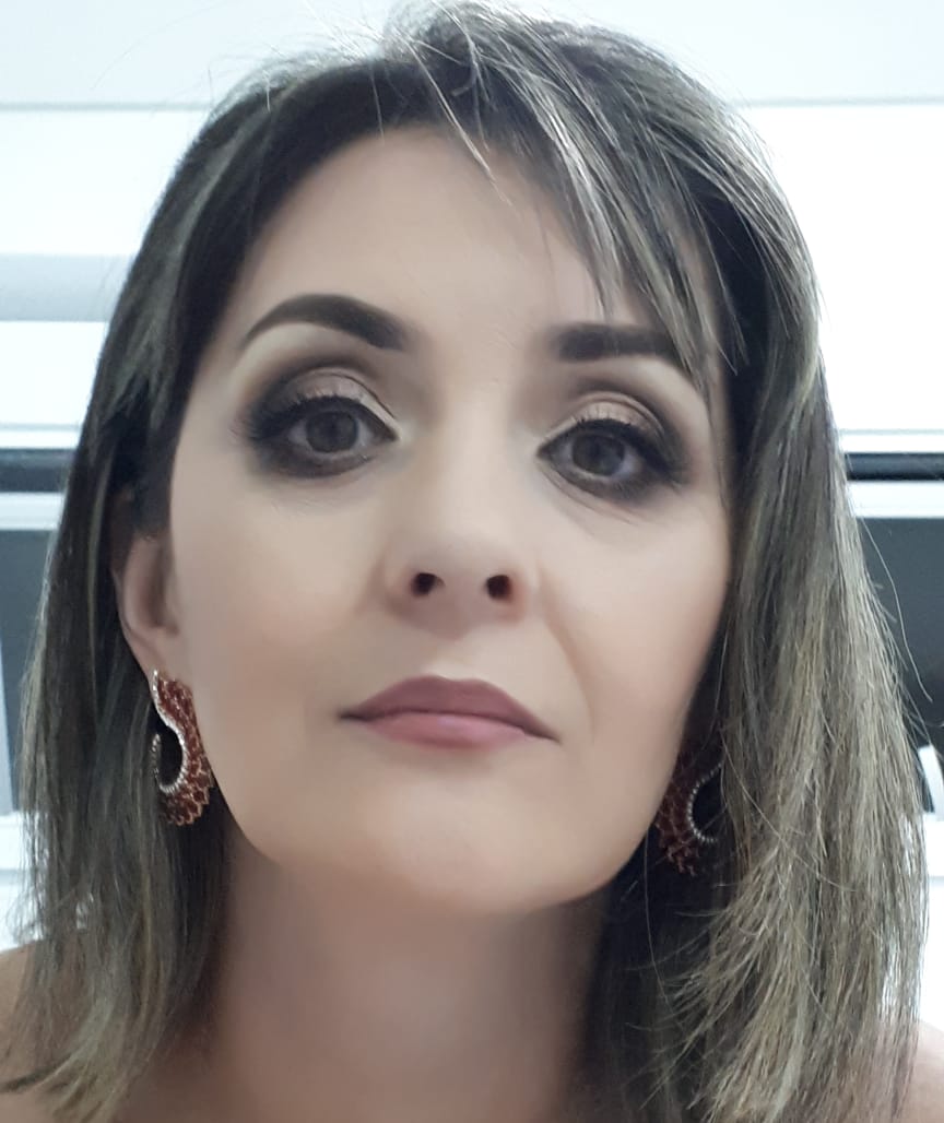 Cláudia Quadros